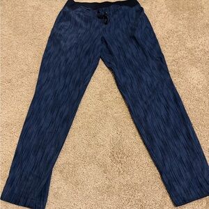 Athleta Stride Midtown Ankle Pants Blue Print Athleisure Women’s Sz 6